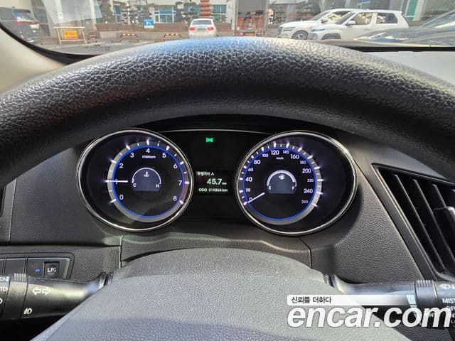 Hyundai YF Sonata LPI Deluxe, 2011 2