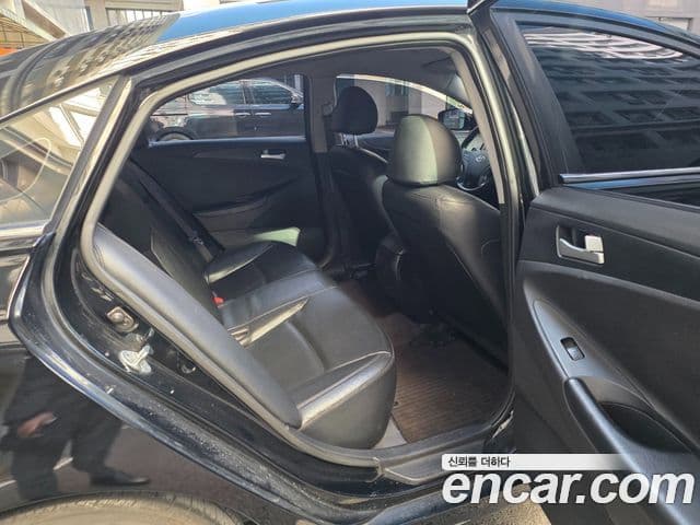 Hyundai YF Sonata LPI Deluxe, 2011 7