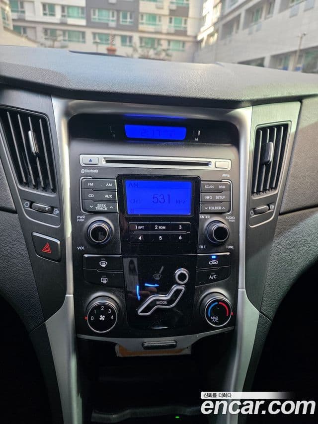 Hyundai YF Sonata LPI Deluxe, 2011 9