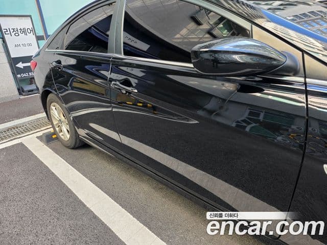 Hyundai YF Sonata LPI Deluxe, 2011 10