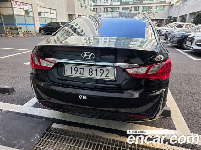 Hyundai YF Sonata LPI Deluxe, 2011 14