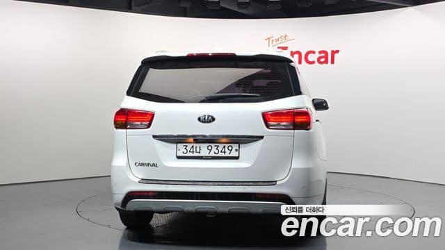 Kia All New Carnival Luxury, 2017 4