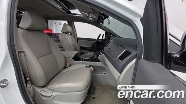 Kia All New Carnival Luxury, 2017 10