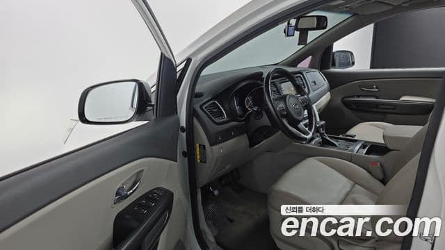 Kia All New Carnival Luxury, 2017 12