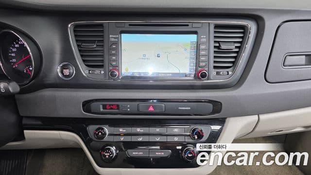 Kia All New Carnival Luxury, 2017 15