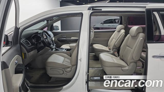 Kia All New Carnival Luxury, 2017 17