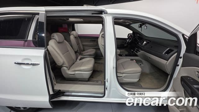 Kia All New Carnival Luxury, 2017 19