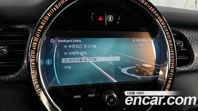 Mini Cooper Электрический (Electric) 3세대, 2024 16