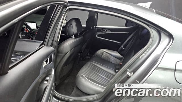 Genesis G70 Elite, 2019 12