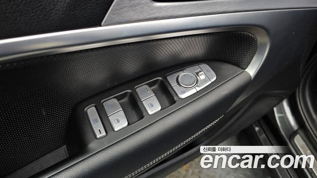 Genesis G70 Elite, 2019 18