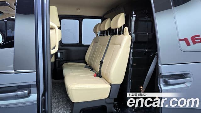 Hyundai Staria Modern, 2023 12