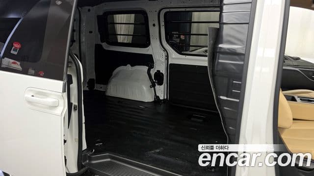 Hyundai Staria Modern, 2023 12