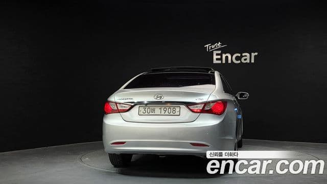 Hyundai YF Sonata LPI Premier(для людей с инвалидностью), 2010 4