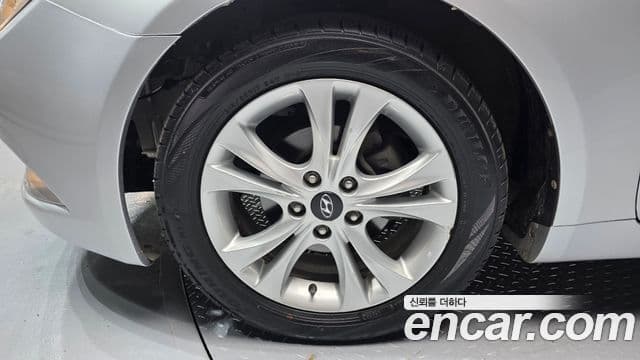 Hyundai YF Sonata LPI Premier(для людей с инвалидностью), 2010 все фото