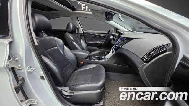 Hyundai YF Sonata LPI Premier(для людей с инвалидностью), 2010 10