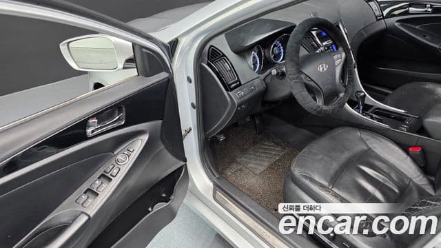 Hyundai YF Sonata LPI Premier(для людей с инвалидностью), 2010 12