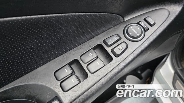 Hyundai YF Sonata LPI Premier(для людей с инвалидностью), 2010 13