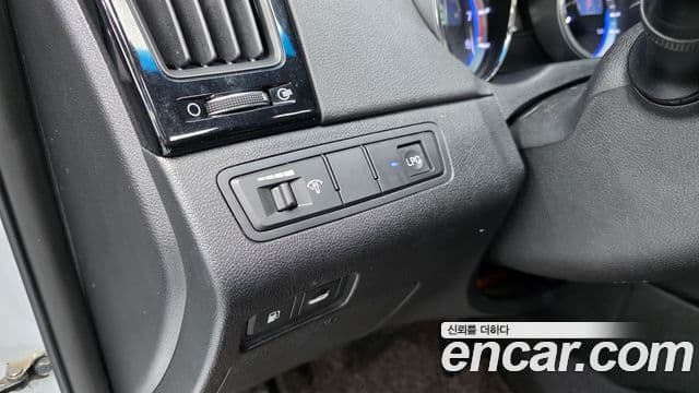 Hyundai YF Sonata LPI Premier(для людей с инвалидностью), 2010 14