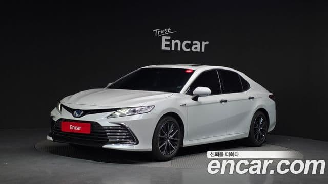 Toyota 캠리 (XV70) 2.5 XLE гибрид