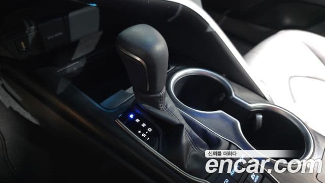 Toyota 캠리 (XV70) 2.5 XLE гибрид, 2024 9