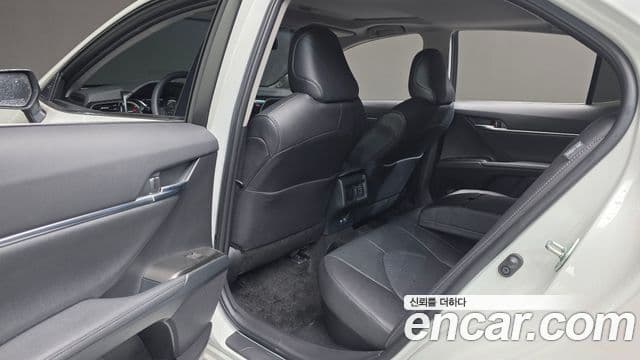 Toyota 캠리 (XV70) 2.5 XLE гибрид, 2024 18