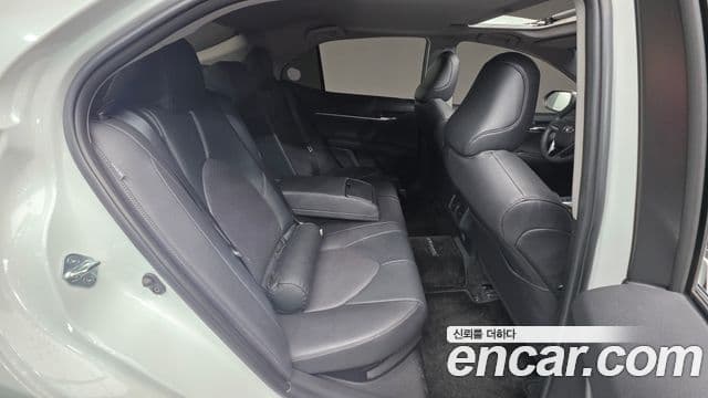 Toyota 캠리 (XV70) 2.5 XLE гибрид, 2024 19