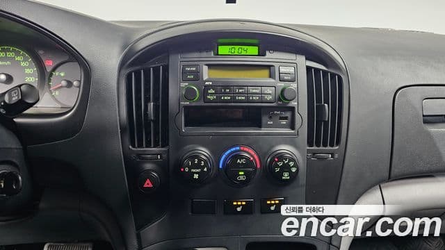 Hyundai Grand Starex CVX Deluxe, 2015 17