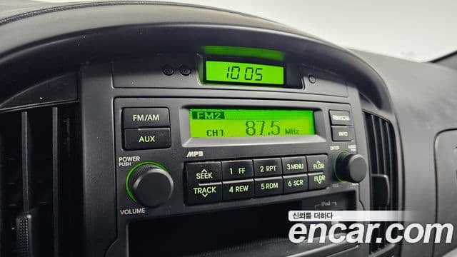 Hyundai Grand Starex CVX Deluxe, 2015 18