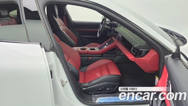 Porsche 타이칸 4S, 2025 11