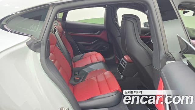 Porsche 타이칸 4S, 2025 12