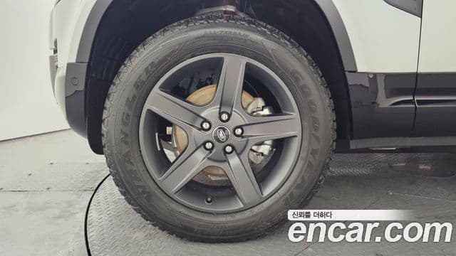 Land Rover Defender (L663) 90 D250 X-Dynamic SE, 2025 9