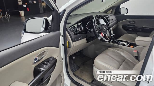 Kia All New Carnival VIP, 2018 10