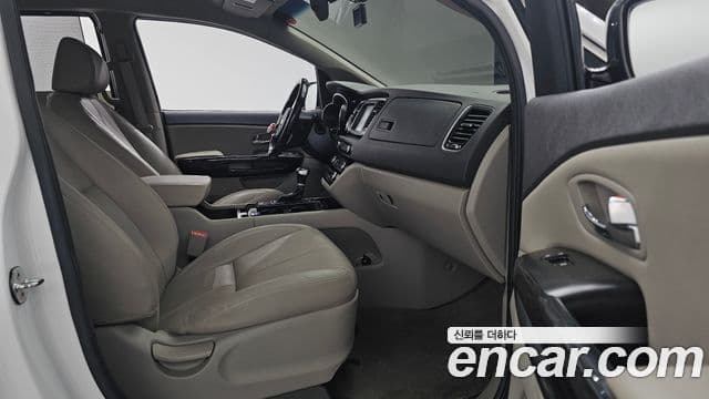 Kia All New Carnival VIP, 2018 11