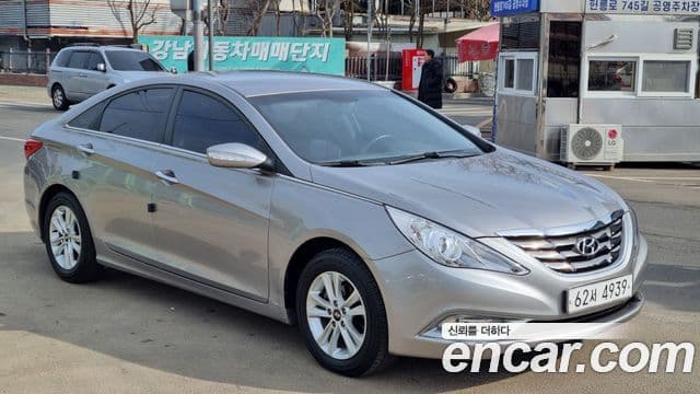 Hyundai YF Sonata чёрный, 2011 3