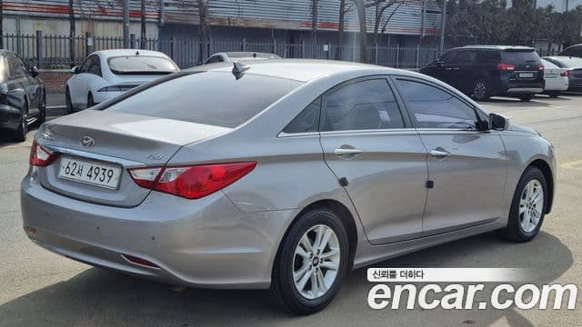 Hyundai YF Sonata чёрный, 2011 4
