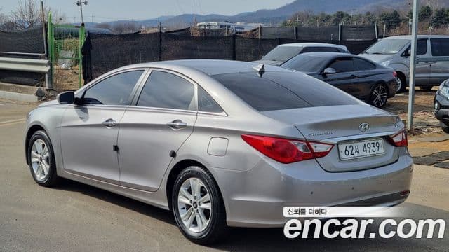 Hyundai YF Sonata чёрный, 2011 6