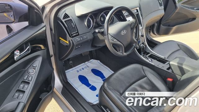 Hyundai YF Sonata чёрный, 2011 7