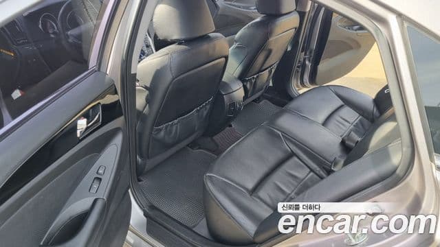 Hyundai YF Sonata чёрный, 2011 8