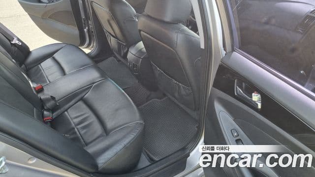 Hyundai YF Sonata чёрный, 2011 9