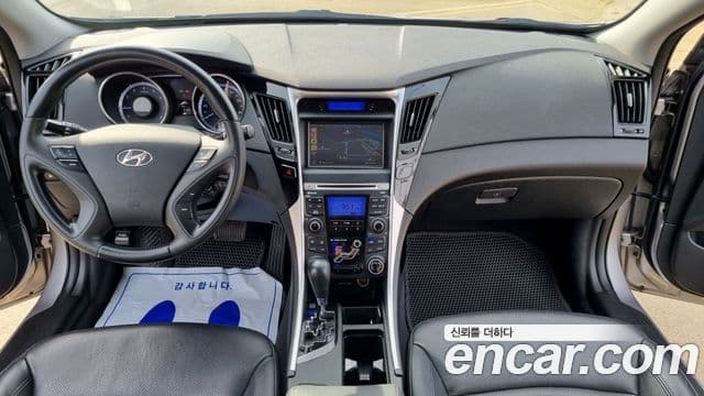 Hyundai YF Sonata чёрный, 2011 11