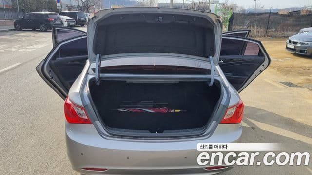 Hyundai YF Sonata чёрный, 2011 12