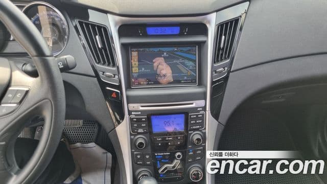 Hyundai YF Sonata чёрный, 2011 14