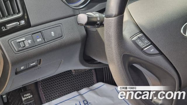 Hyundai YF Sonata чёрный, 2011 16