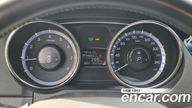 Hyundai YF Sonata чёрный, 2011 17