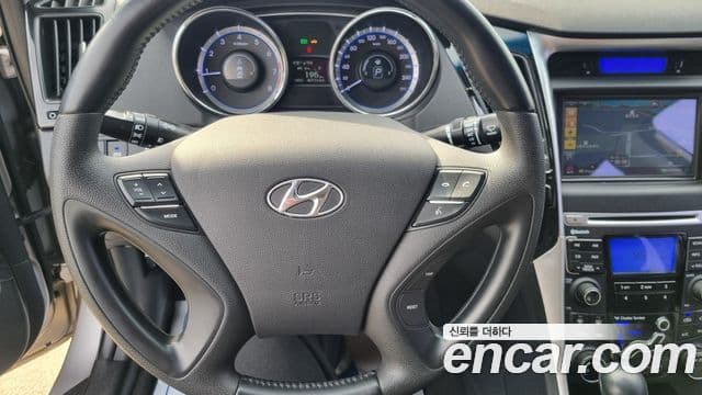 Hyundai YF Sonata чёрный, 2011 18