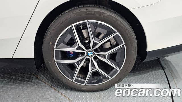 BMW 5시리즈 (G60) 520i M Sport, 2025 все фото