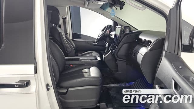 Hyundai Staria Modern, 2025 11
