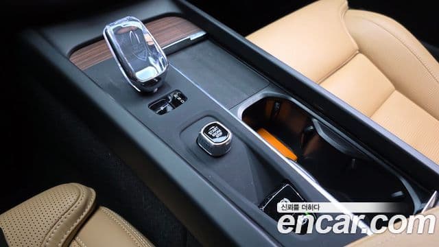 Volvo XC60 2세대 T8 Ultra Bright, 2025 9