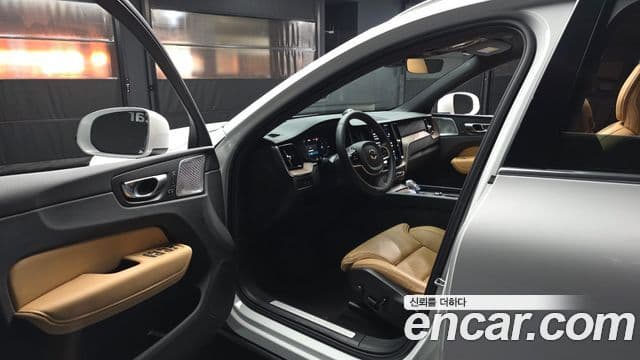 Volvo XC60 2세대 T8 Ultra Bright, 2025 10