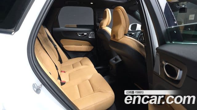 Volvo XC60 2세대 T8 Ultra Bright, 2025 12
